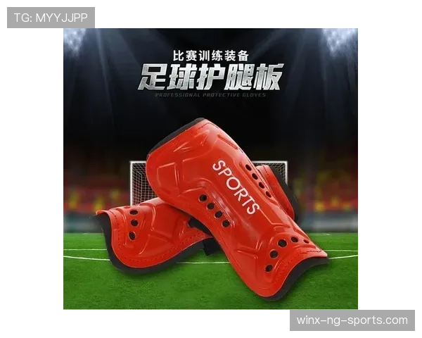 护腿板必须完全覆盖小腿且被球袜包裹，这是足球规则中的强制性安全要求